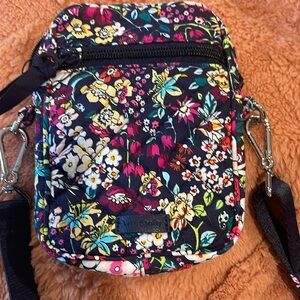 New without Tags Vera Bradley small crossbody purse.